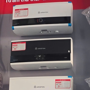 may-tam-nuoc-nong-ariston